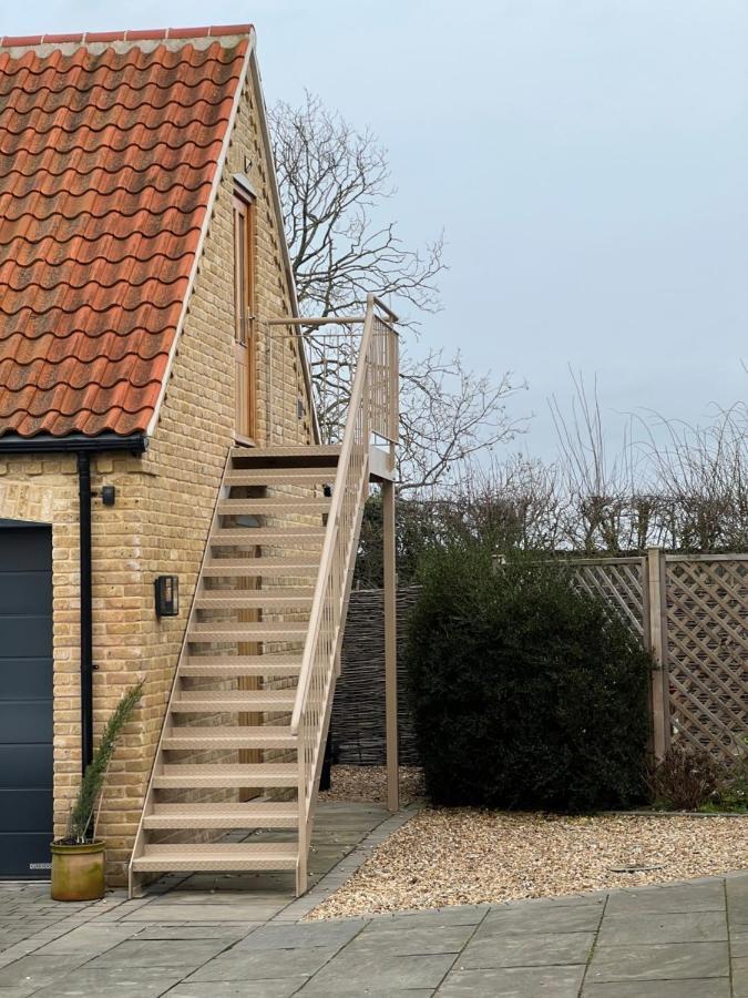 Entire Loft Space In Quiet Village Near Roman City Of Lincoln Bagian luar foto