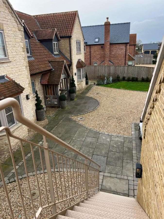 Entire Loft Space In Quiet Village Near Roman City Of Lincoln Bagian luar foto